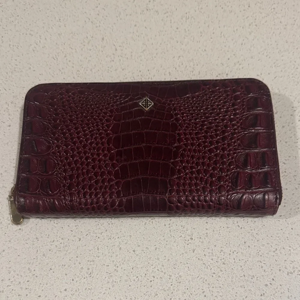 ANTONIO MELANI Gorgeous Burgundy Leather Croc Embossed Gold Lined Wallet Chic